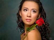 Ca sĩ Huyền Ny biến hóa đa sắc