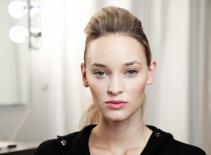 Điệu với kiểu tóc phồng cổ điển