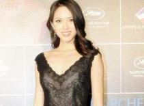 Cựu hoa hậu thế giới Trương Tử Lâm mặc váy ren trong suốt