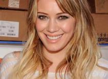 Hilary Duff hoãn sinh con vì sự nghiệp