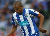 Inter trả giá 13 triệu euro cho Fernando