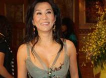 Nguyễn Cao Kỳ Duyên tự tin khoe vòng 1