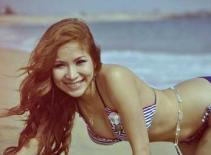 Duy Uyên khoe dáng trên bãi biển ở Mỹ