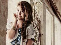 Mix váy dịu dàng với gam màu trắng