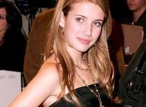 Emma Roberts gia nhập "hội" đi giày siêu cao của bà Beck
