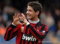 Chấn thương vai, Pato lỡ luôn Copa America