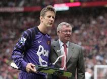 Van der Sar tạm biệt Man Utd: Như chưa hề có cuộc chia ly!