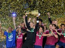Schalke đoạt Cúp QG Đức 2010/11: Màu hồng của lịch sử