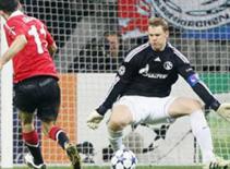 Manuel Neuer ở lại để nhận lương khủng