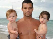 Chuyện làm bố đơn thân của chàng ca sĩ đồng tính Ricky Martin