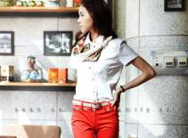 Điệu đà cùng áo sơ mi công sở  