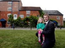 Mua cả trường học vì thương con