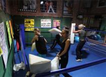 Cuộc thi "oánh" nhau bằng gối siêu độc đáo