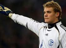 Schalke dùng mọi cách giữ chân Neuer