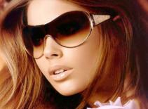 Kính mắt rực rỡ trong nắng hè