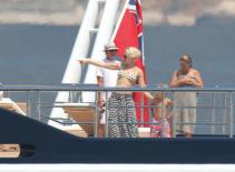 Ngắm sao Hollywood thư giãn trên du thuyền sau Cannes