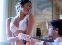 Nâng ngực để... giữ chồng