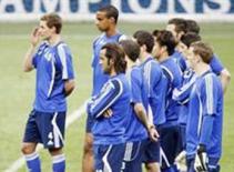 Schalke đến Old Trafford, tham quan Wembley