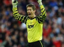 Van der Sar chính thức chia tay MU: Tiệc tàn, tình không tan