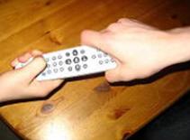 Ly hôn vì tranh nhau… điều khiển ti vi