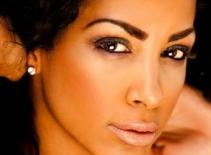 Nô đùa, siêu mẫu ngã từ tầng 10 ngay trong sinh nhật