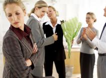 "Phe phái" nơi công sở và câu chuyện người ở giữa