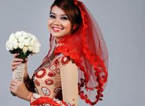 Người đẹp Trần Kiều Ngân "lạ" với áo dài