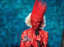 Lady Gaga và những bộ lễ phục 'không thể kinh dị hơn'