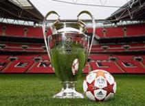 Nghèo thì đừng ôm mộng trèo Wembley