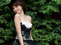 Đinh Ngọc Diệp tung váy dưới nắng hè