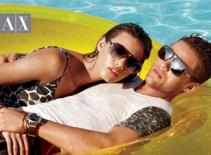 Tận hưởng mùa hè trong đồ bơi Armani