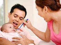 Không cho mẹ chồng chạm vào con vì sợ bẩn