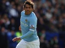 Bỏ Sanchez, Aguero, Juve dồn tiền cho Carlos Tevez