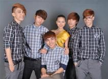 Showbiz Việt: Sao ca nhạc đổ xô nuôi "gà"