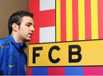 Đồng đội ủng hộ Fabregas vế Barca