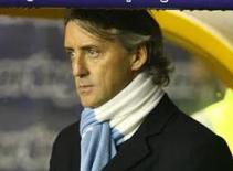 Man City mòn mỏi chờ hàng hiệu