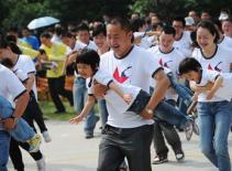 Trẻ em châu Á vui chơi trong ngày Quốc tế thiếu nhi