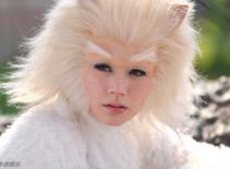 Chung Hân Đồng hóa thành yêu tinh mèo