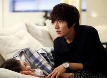 Lee Min Ho và Park Min Young chia sẻ "nụ hôn sofa"