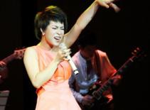 Uyên Linh không thua kém "đàn chị" Thanh Lam