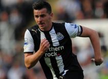 Pháo thủ thêm chất thép bằng một cầu thủ có 2 tiền án