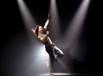 Tom Cruise trở thành rocker huyền thoại