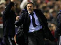 Hồi ức Mourinho: Nổi tiếng như Chúa… vẫn thua đồng tiền