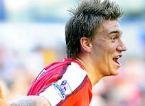 Dortmund quyết mua Bendtner