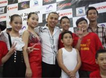 Chí Anh cùng bạn gái đi xem đêm nhạc Michael Jackson