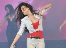 Hà Hồ nhảy cực bốc lửa cùng "đàn em"