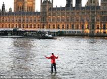 Đi trên mặt nước như đi trên đường phố