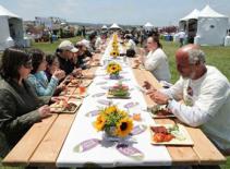 Bàn dã ngoại dài nhất thế giới