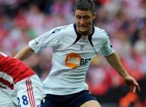 Spurs quyết giành Cahill: Đổi 4 lấy 1