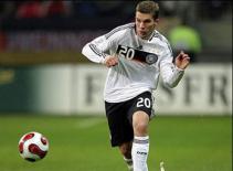 Roma dạm mua Podolski